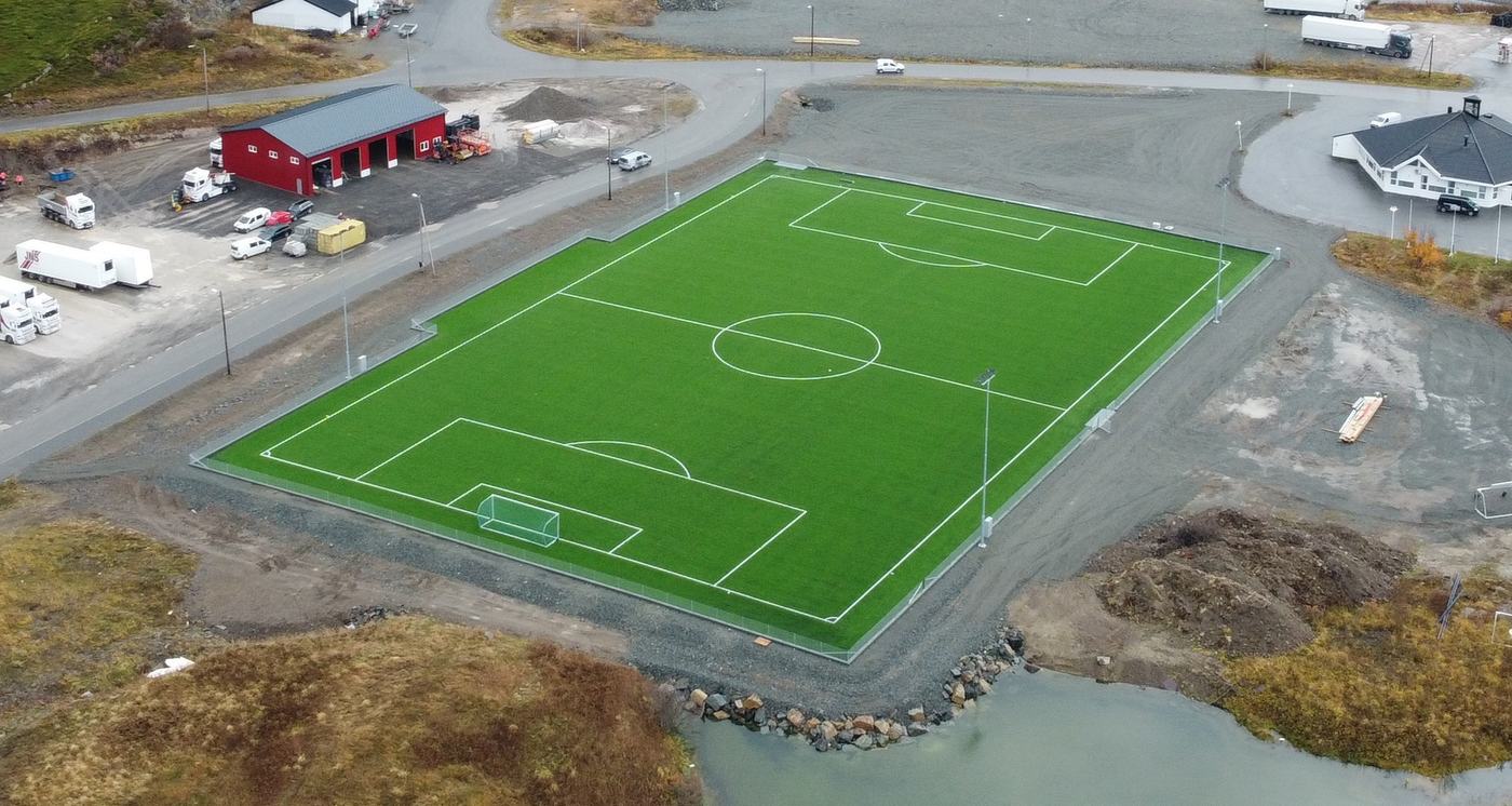 Ferdig opparbeidet kunstgressbane i Båtsfjord